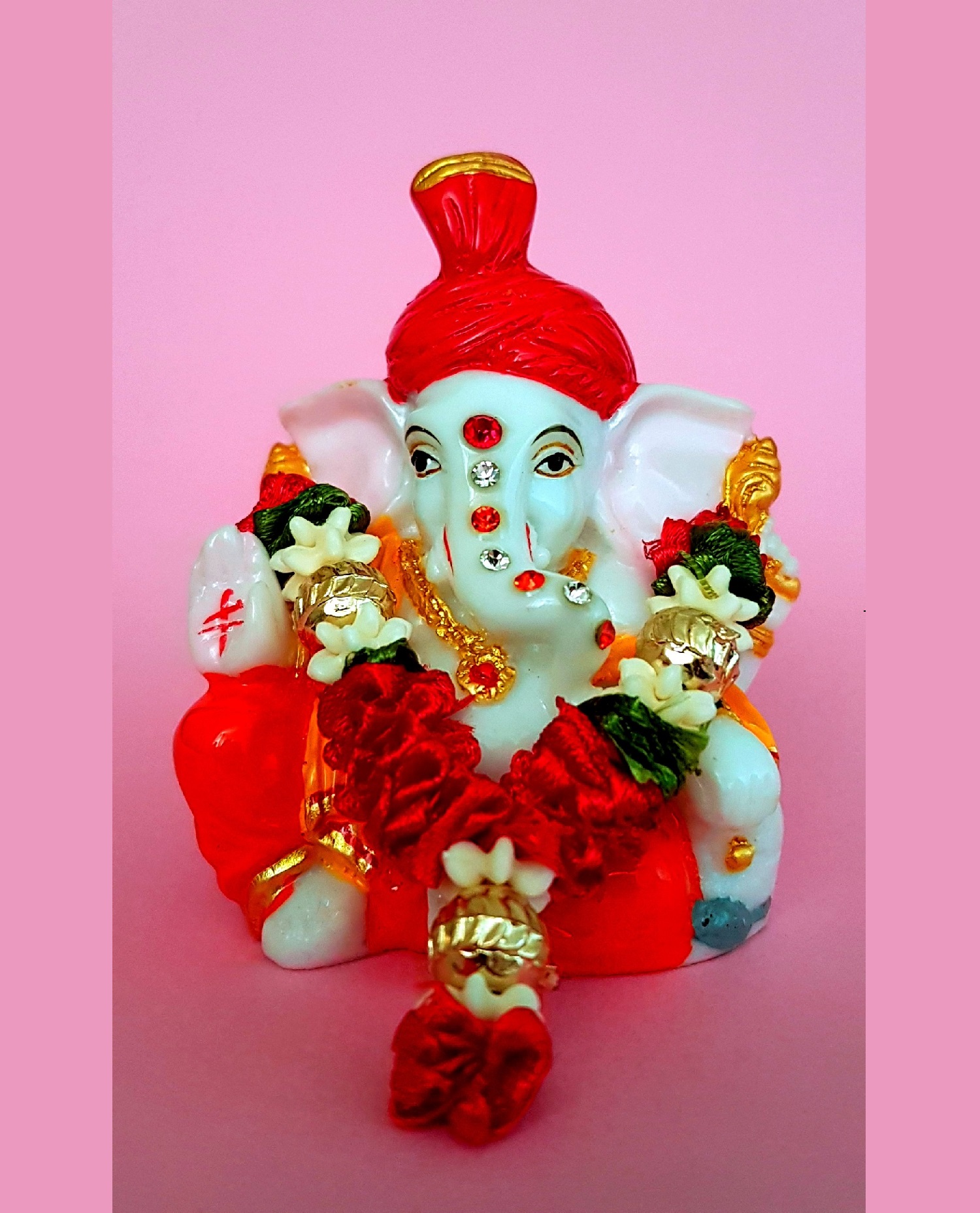 3" FETA Ganesh Idol with Garland for CAR Dashboard,Home ,Temple & Gift